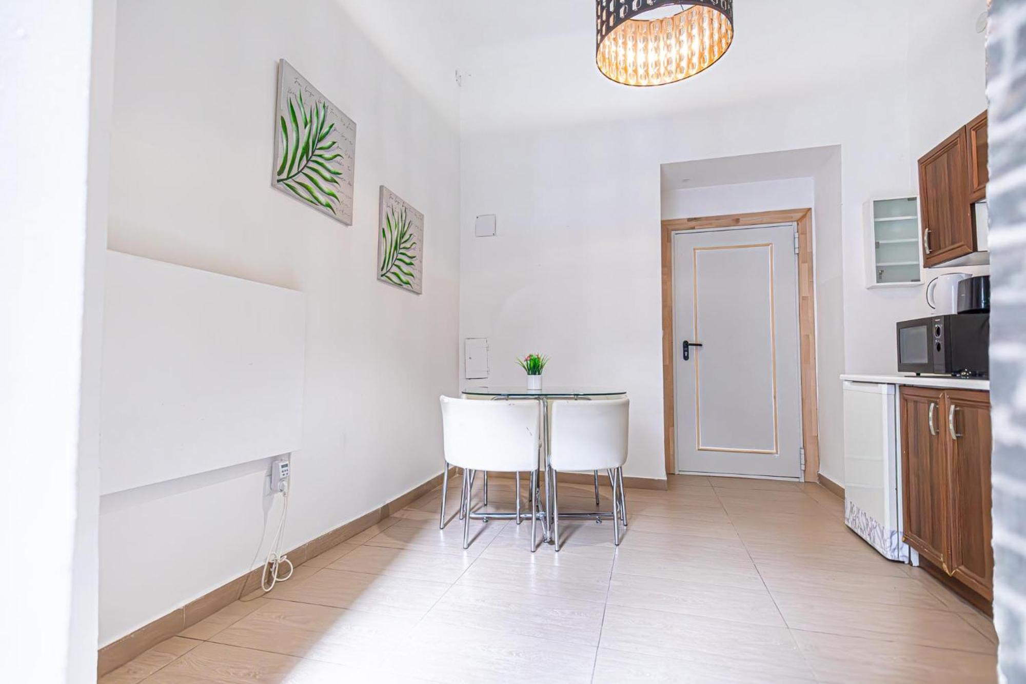 Simple Apt W Full Kitchen Wiener Stadthalle Exterior foto