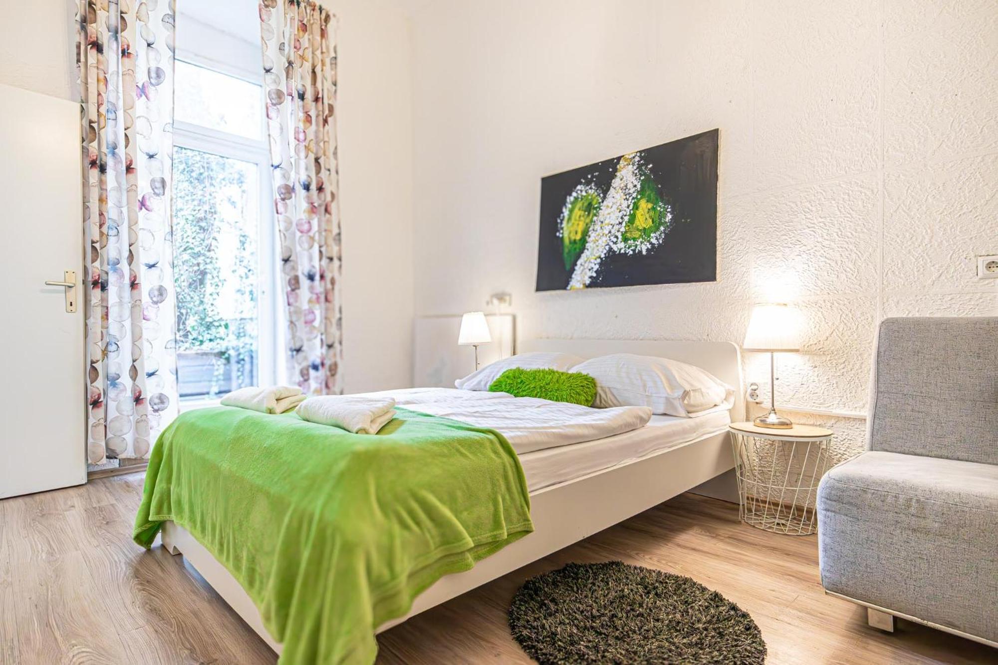 Simple Apt W Full Kitchen Wiener Stadthalle Exterior foto