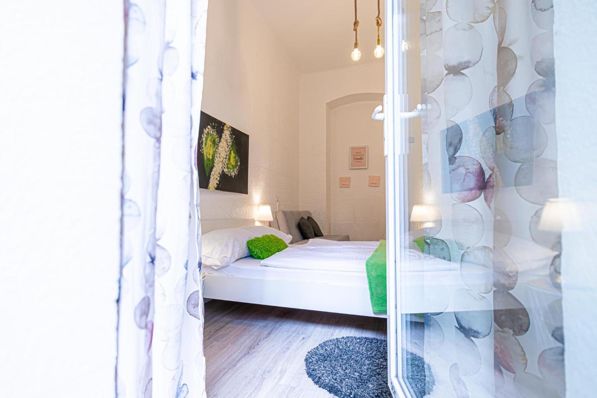 Simple Apt W Full Kitchen Wiener Stadthalle Exterior foto